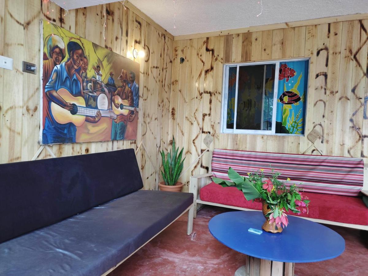 Hostel La Ballena Backpacker Las Galeras Exterior photo