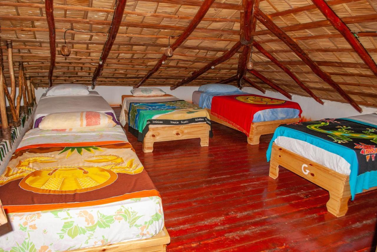 Hostel La Ballena Backpacker Las Galeras Exterior photo